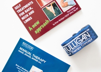 Package 1 – 1 MULLIGAN™ Mobilisation Belt + Book Manual Therapy 7th edition + book Self Treatment